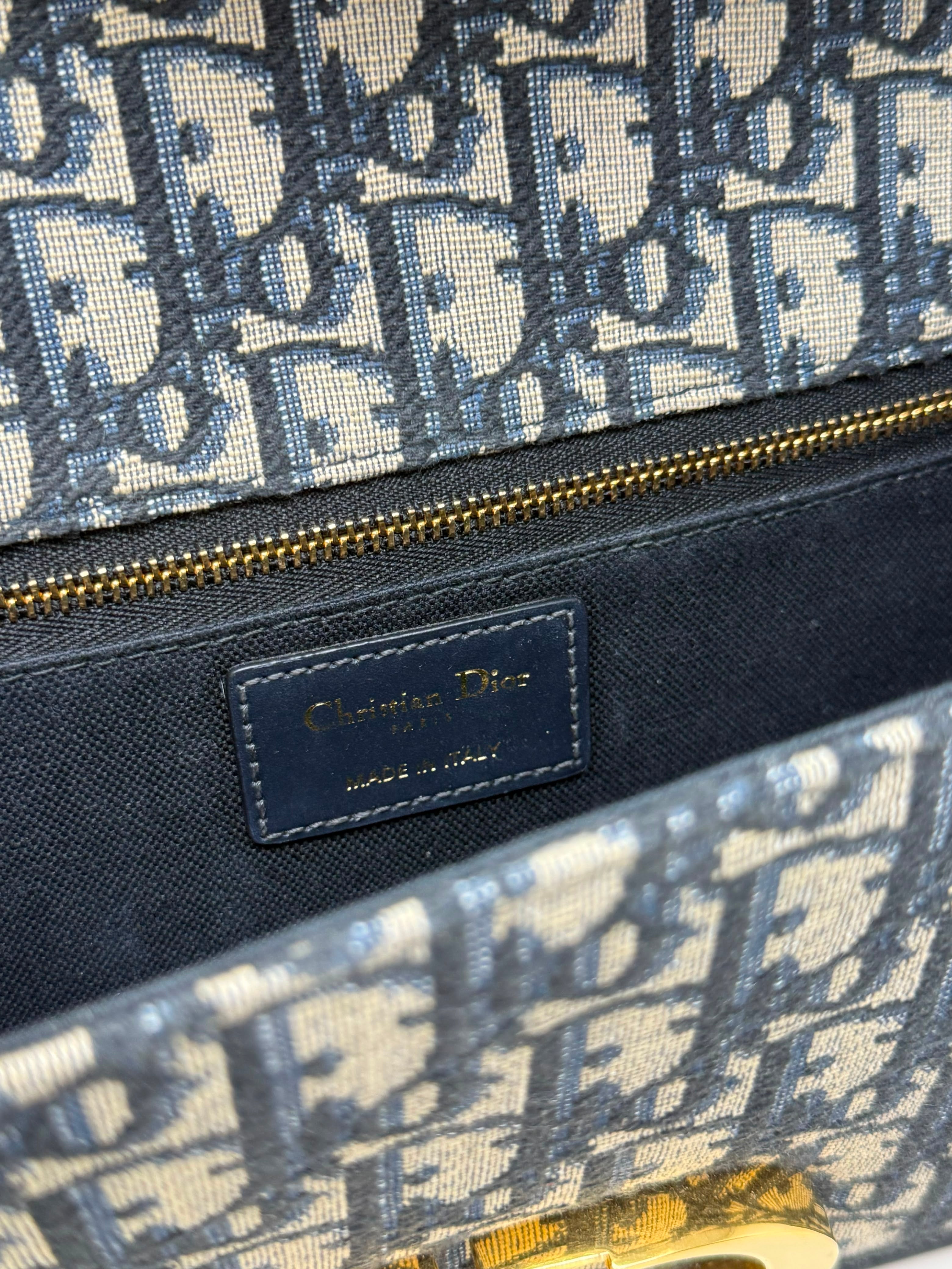30 Montaigne
