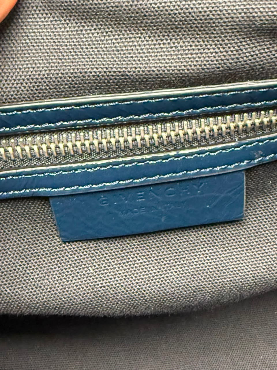 Antigona Navy Charol