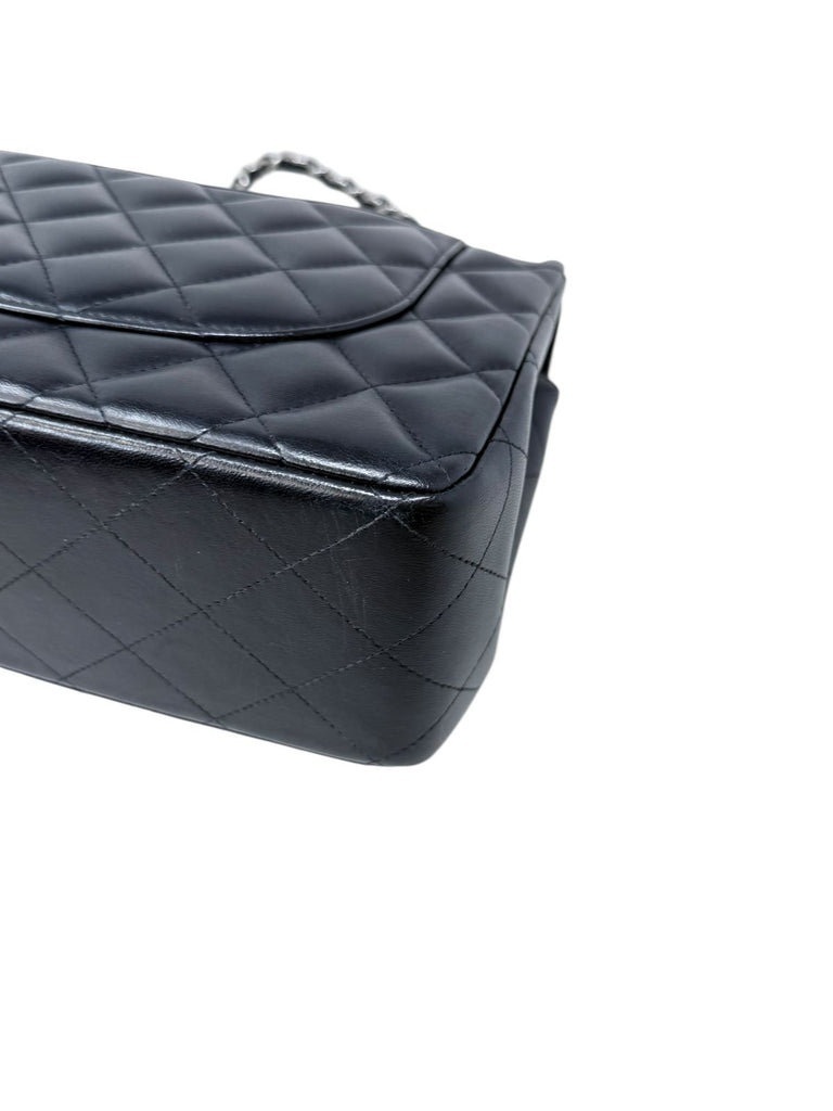 Clásica Jumbo Lambskin Negra