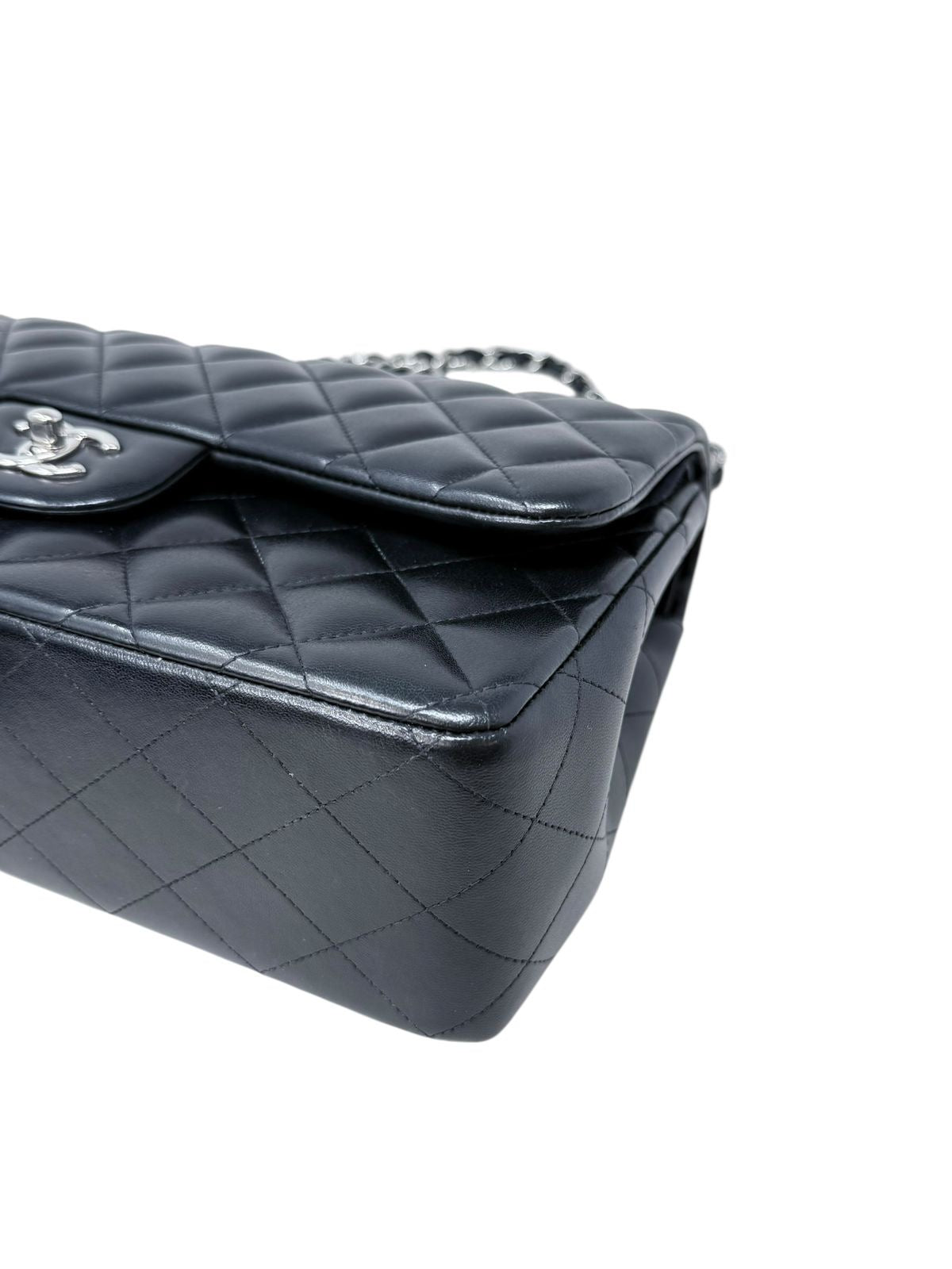 Clásica Jumbo Lambskin Negra