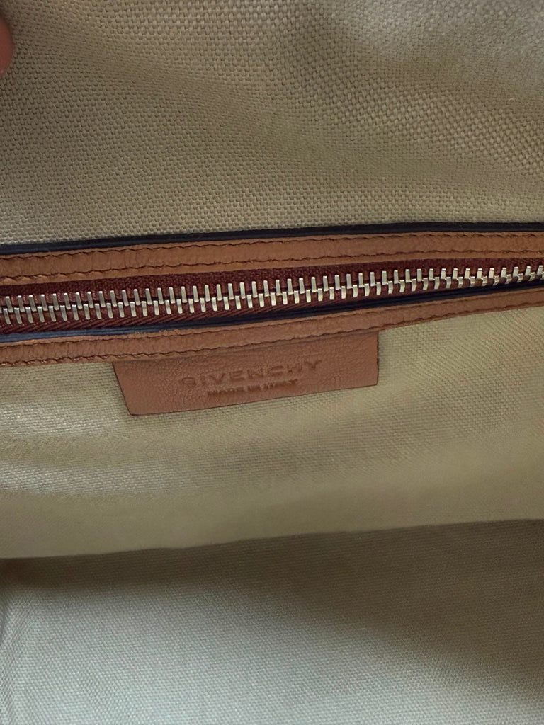 Antigona Camel