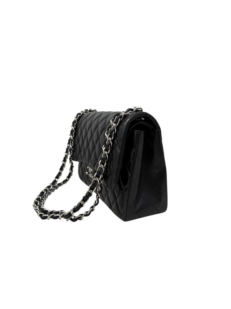 Clásica Jumbo Lambskin Negra
