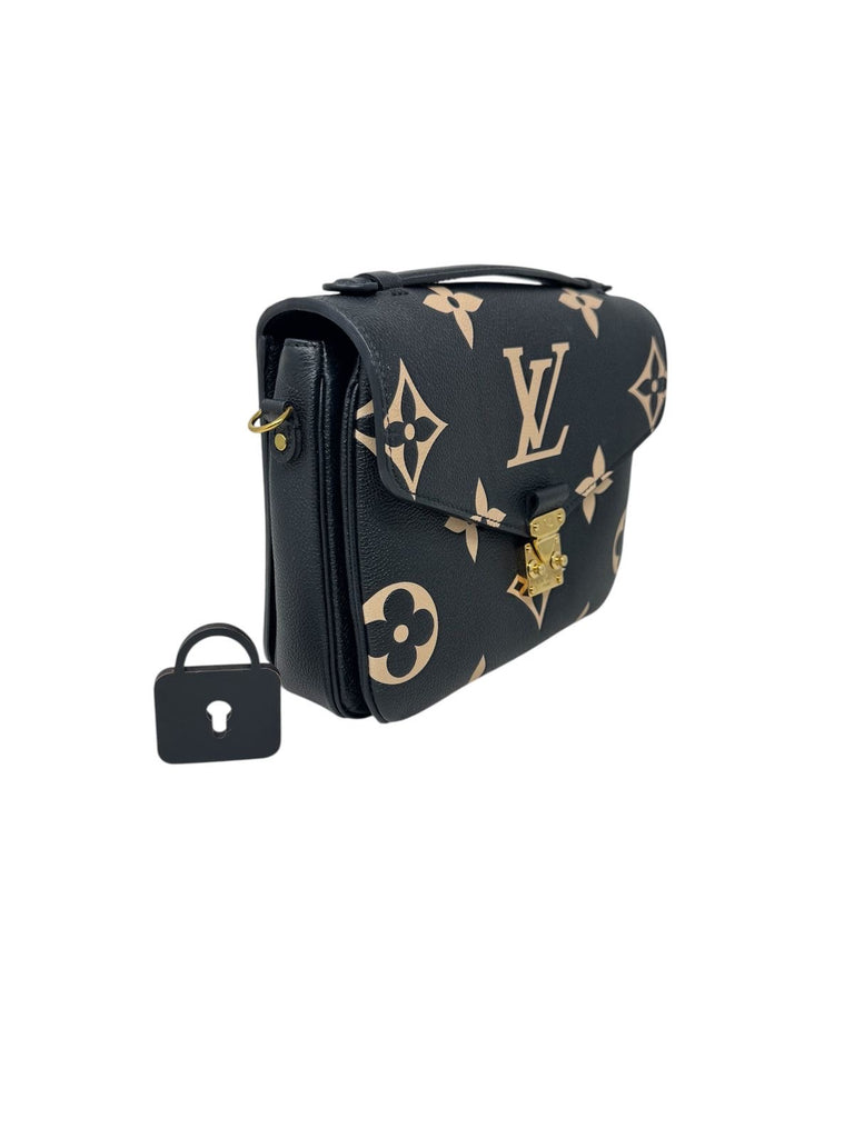 Metis Giant Monogram