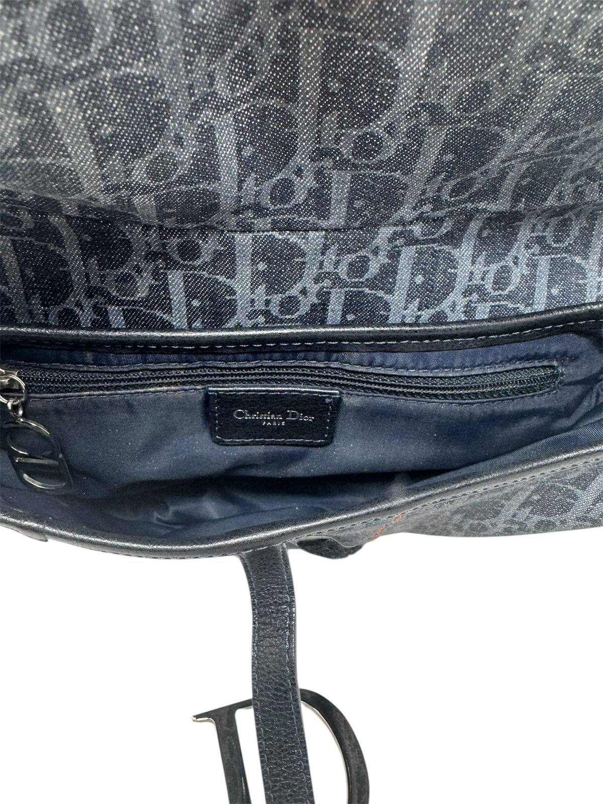 Saddle Remove Before Flight Bag