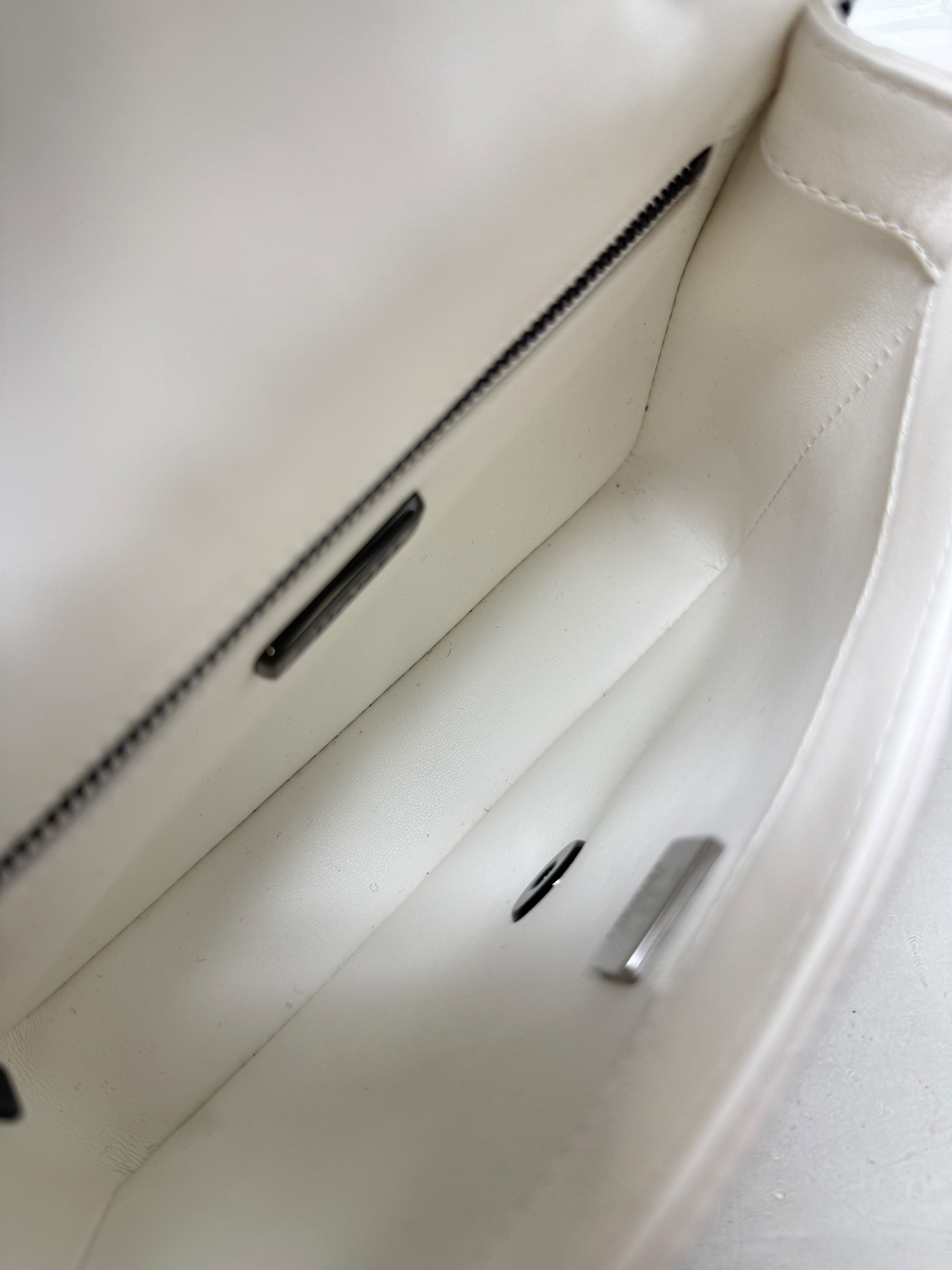 Classic Flap Escamas