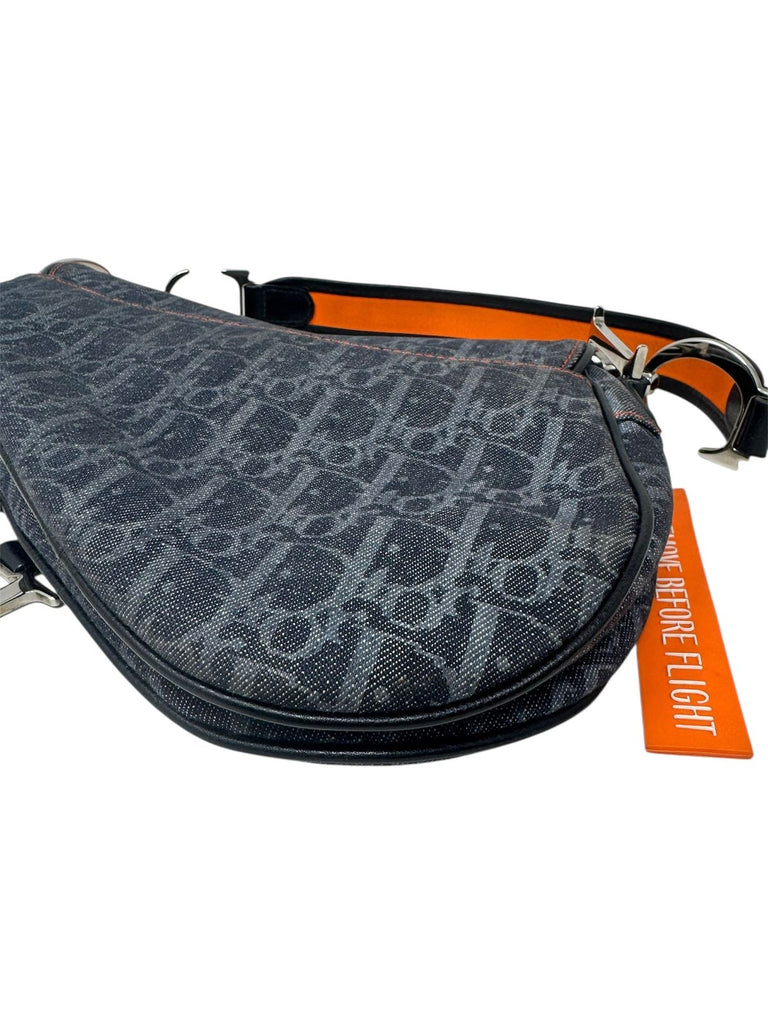 Saddle Remove Before Flight Bag