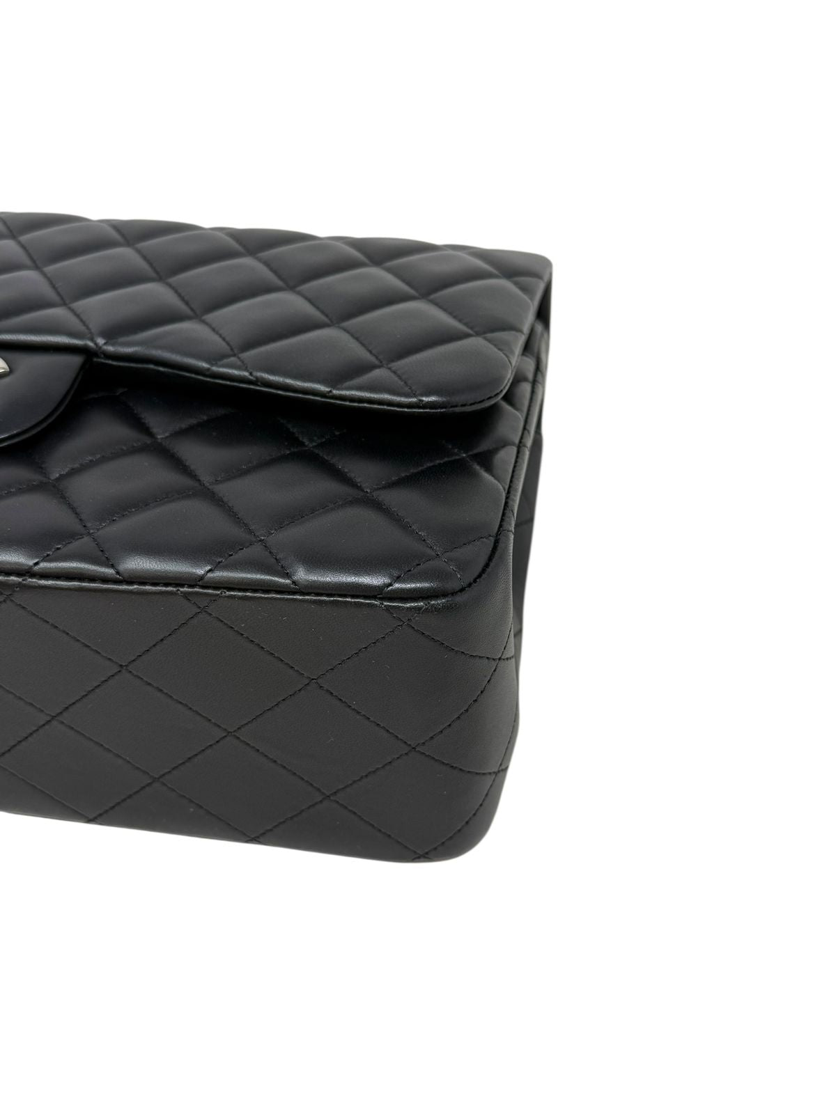 Clásica Jumbo Lambskin Negra