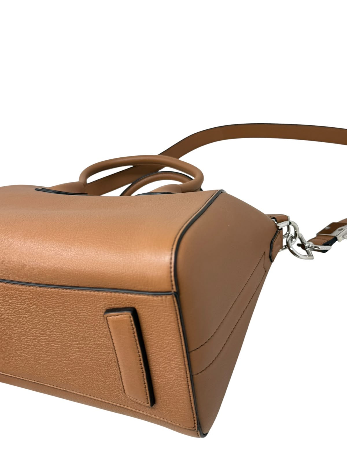 Antigona Camel