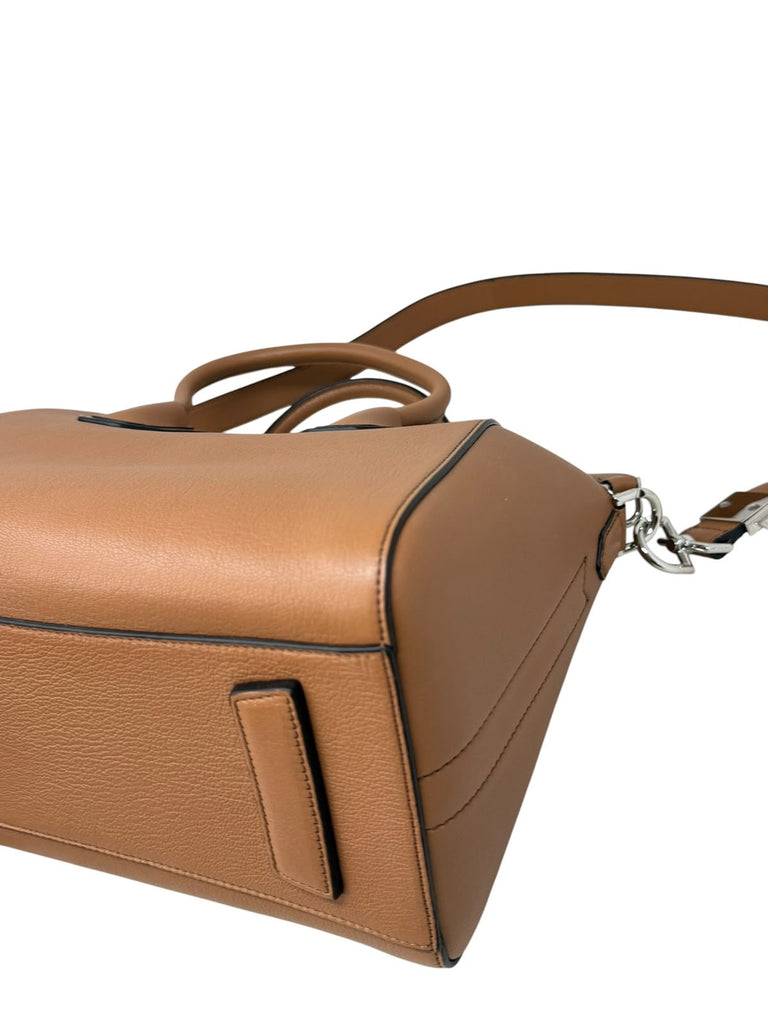 Antigona Camel
