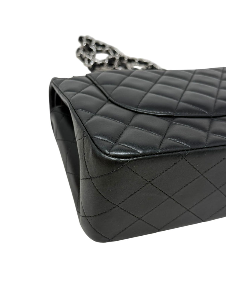Clásica Jumbo Lambskin Negra