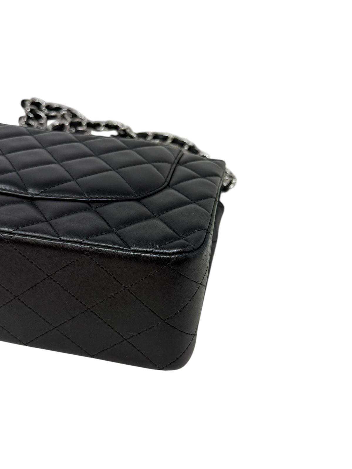 Clásica Jumbo Lambskin Negra