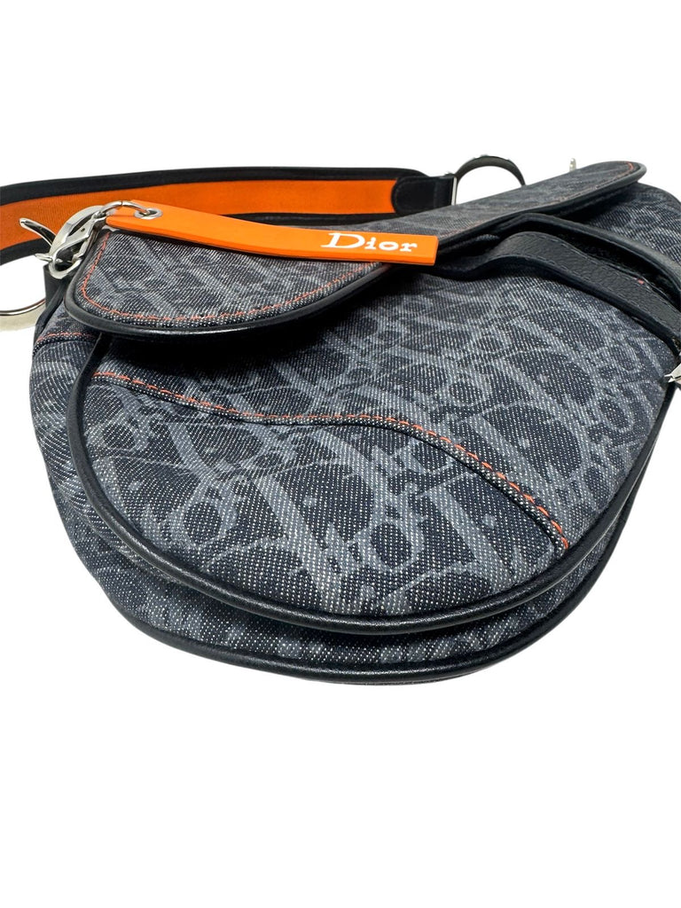 Saddle Remove Before Flight Bag