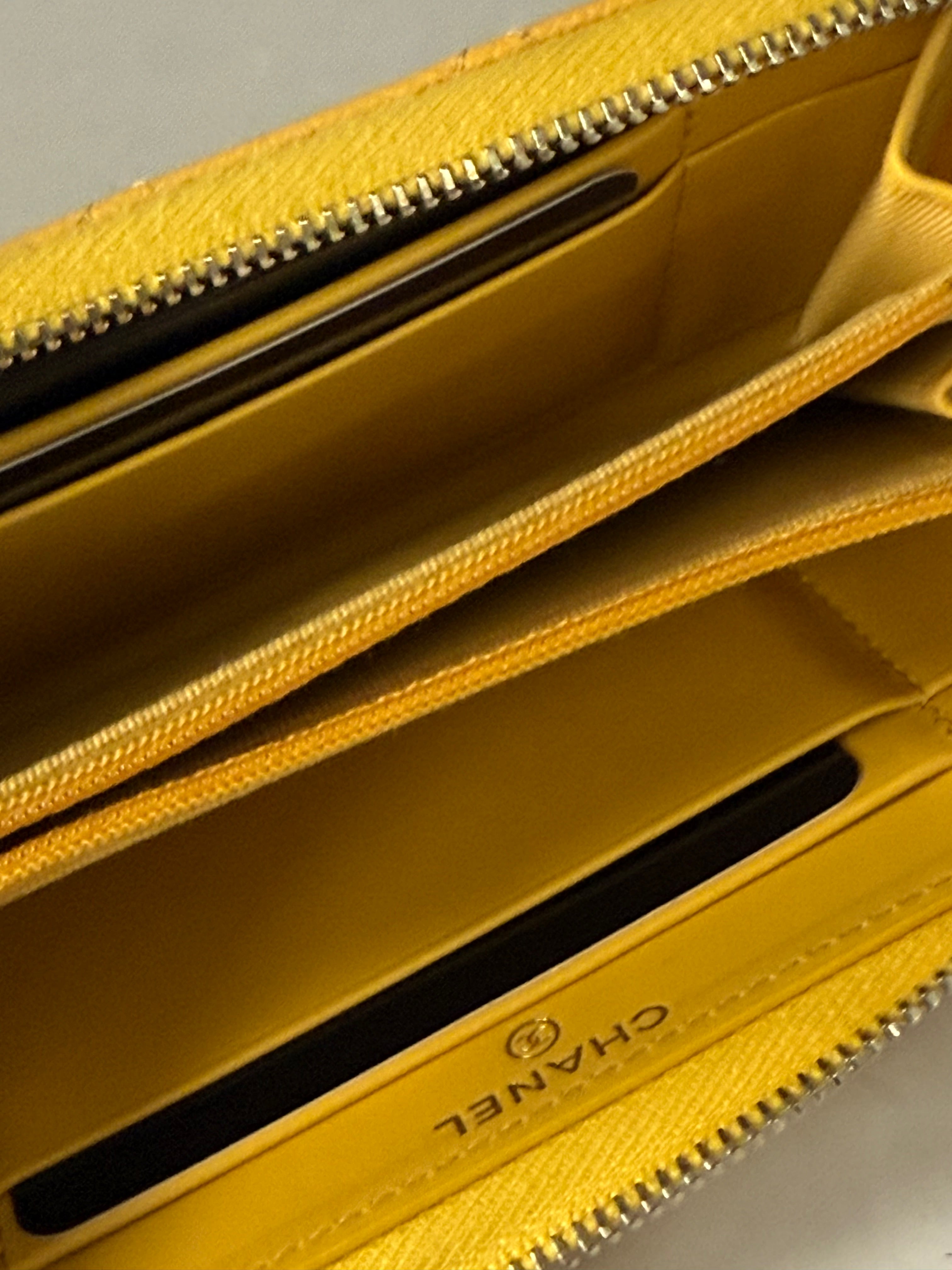 Cartera Caviar Amarilla
