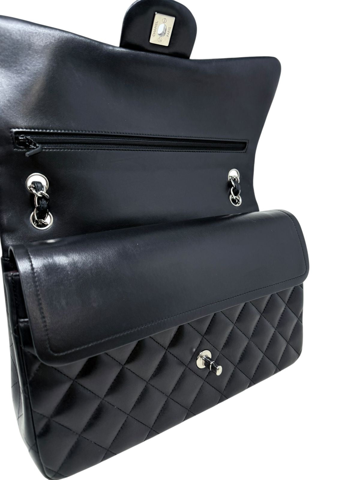 Clásica Jumbo Lambskin Negra