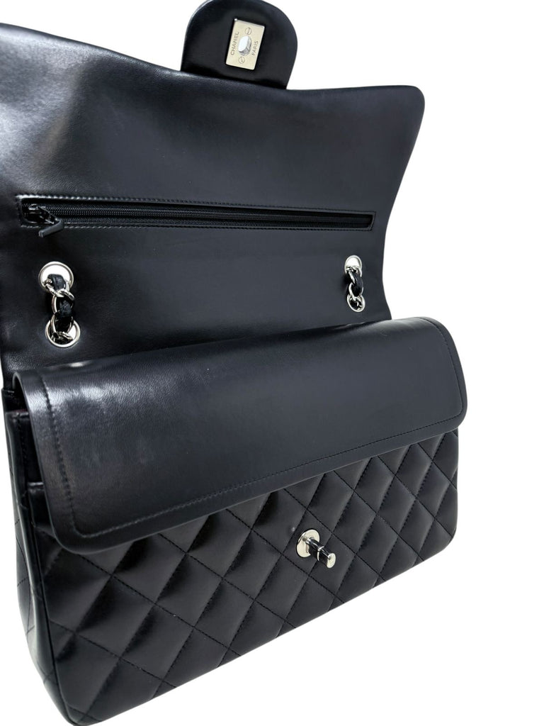 Clásica Jumbo Lambskin Negra