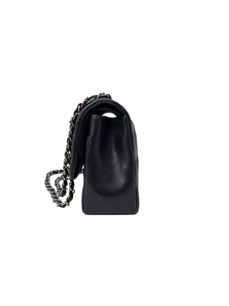 Clásica Jumbo Lambskin Negra