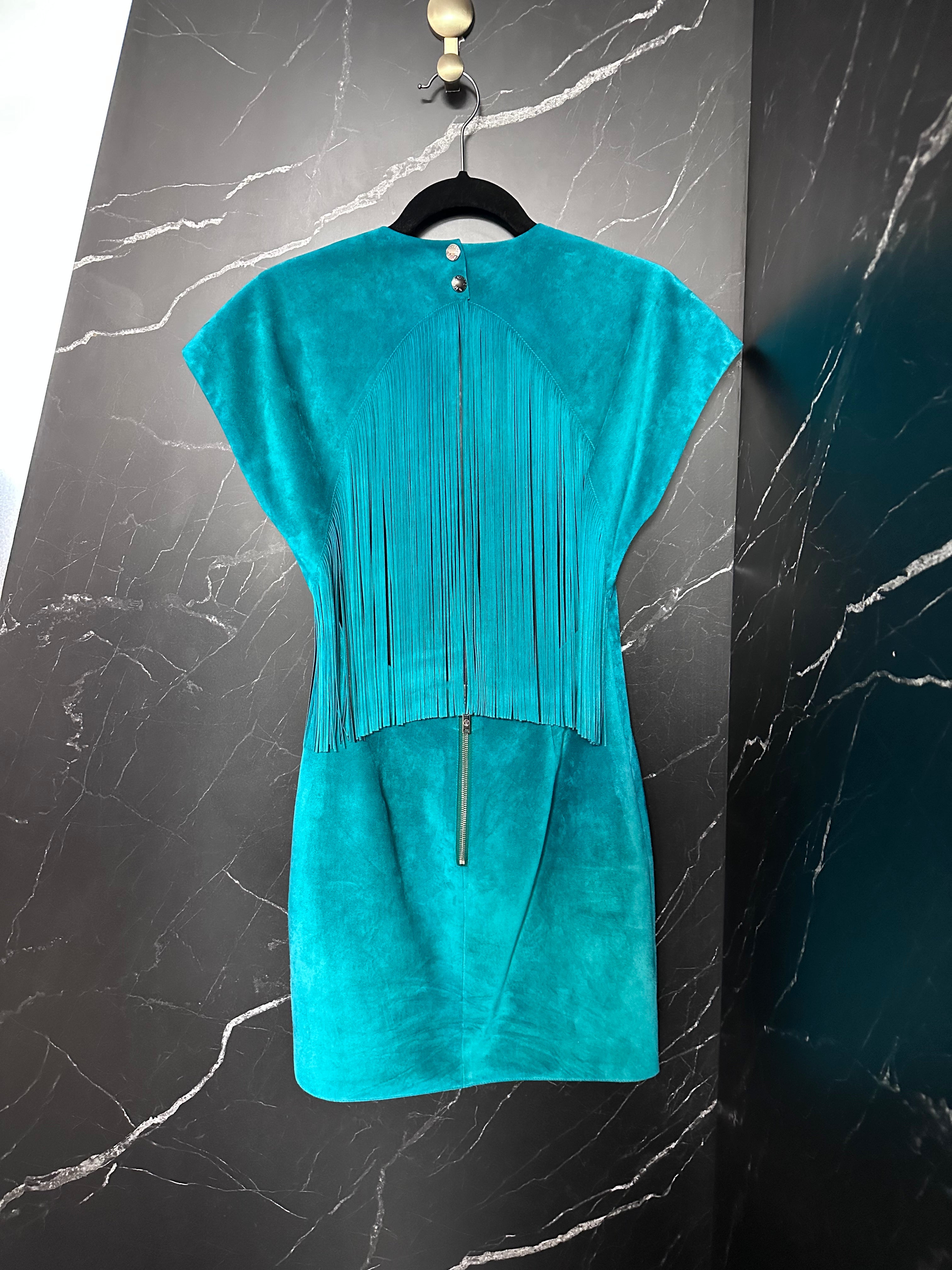 Vestido escote espalda con flecos T-38