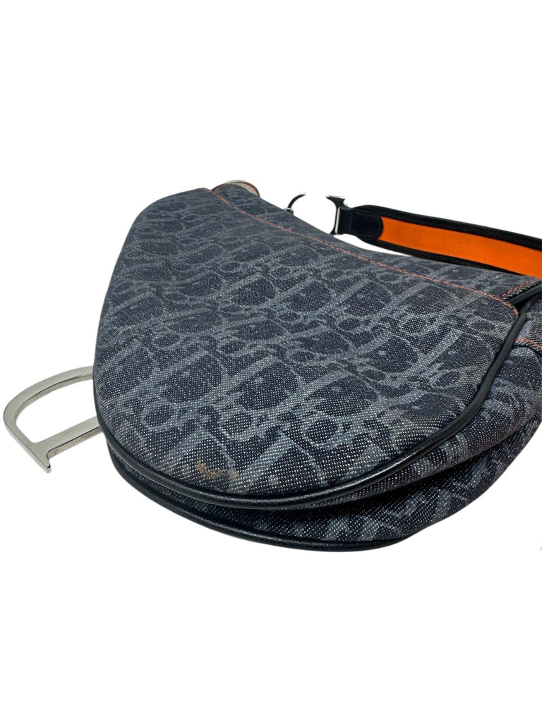 Saddle Remove Before Flight Bag