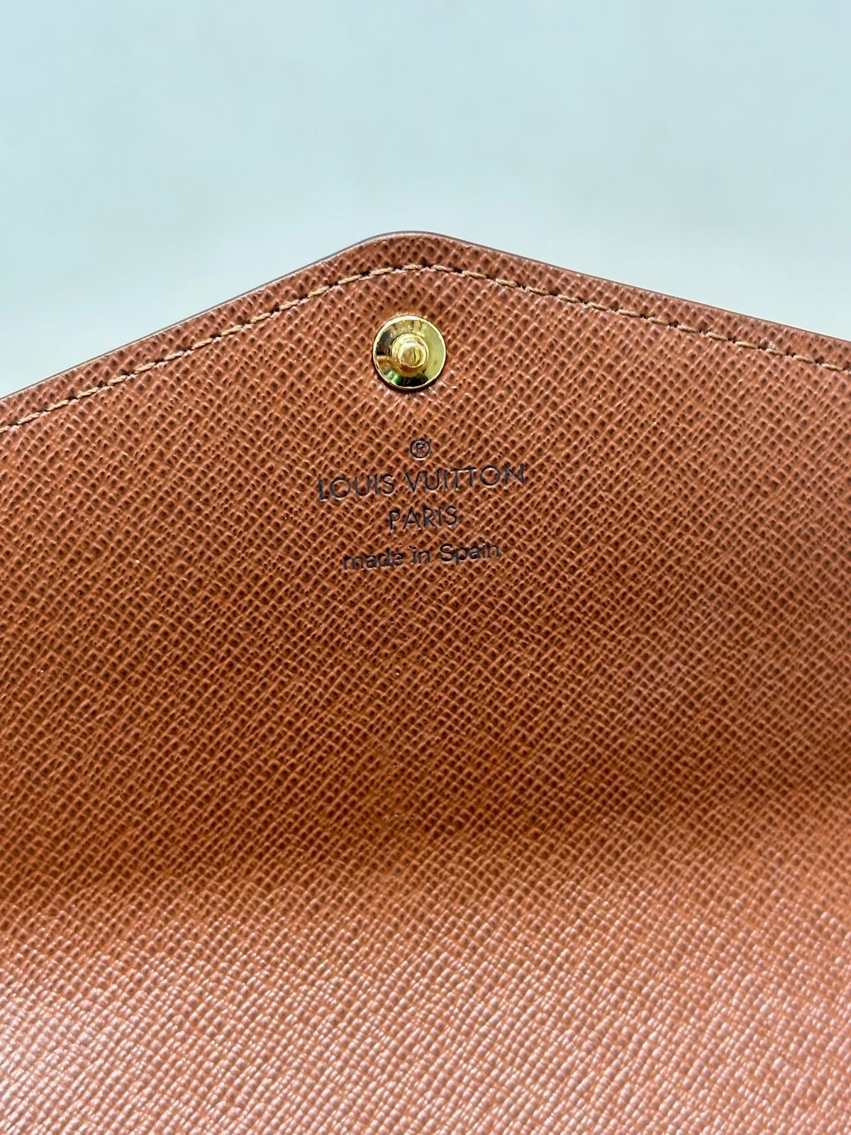 Cartera Monogram