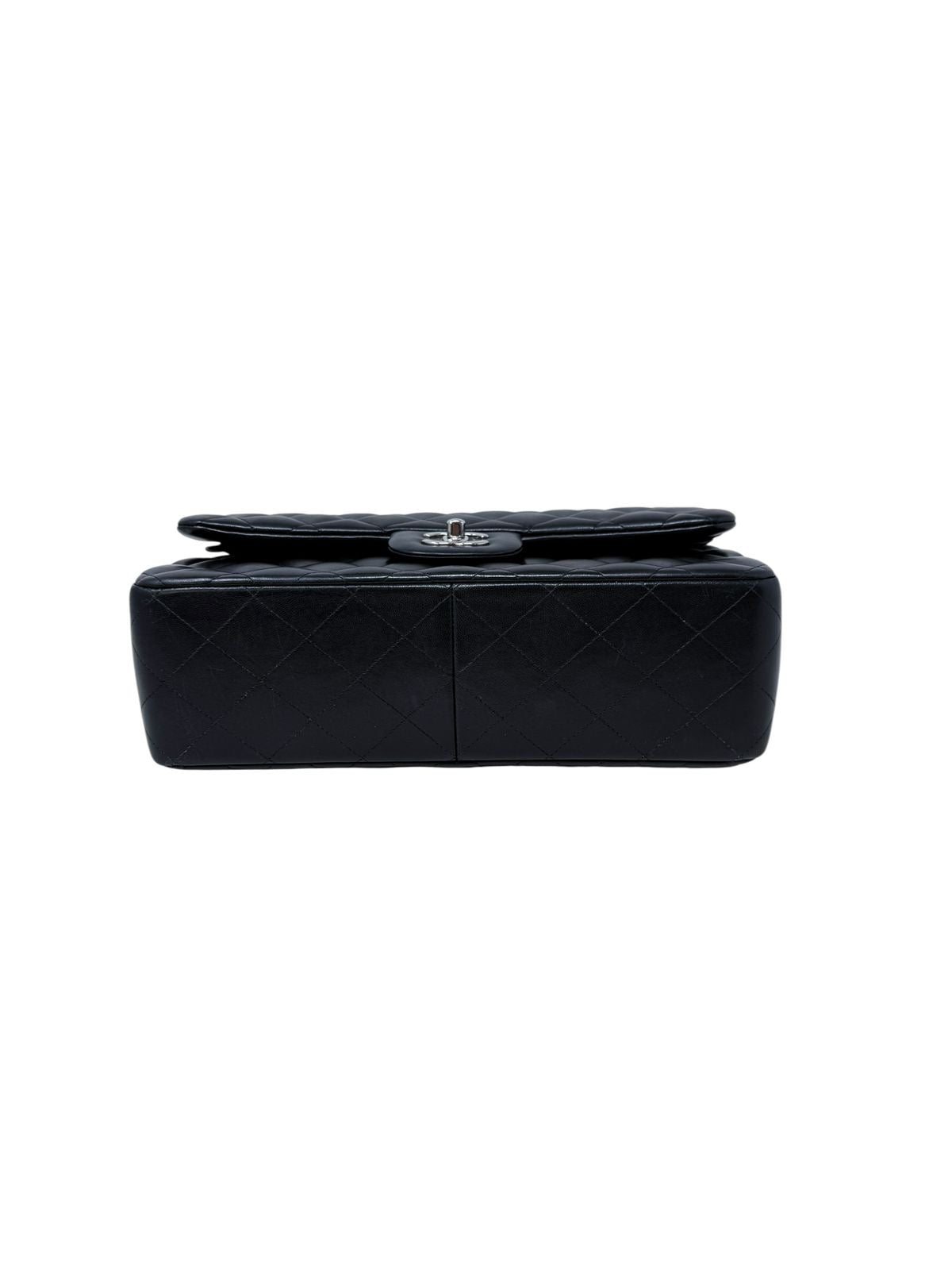 Clásica Jumbo Lambskin Negra