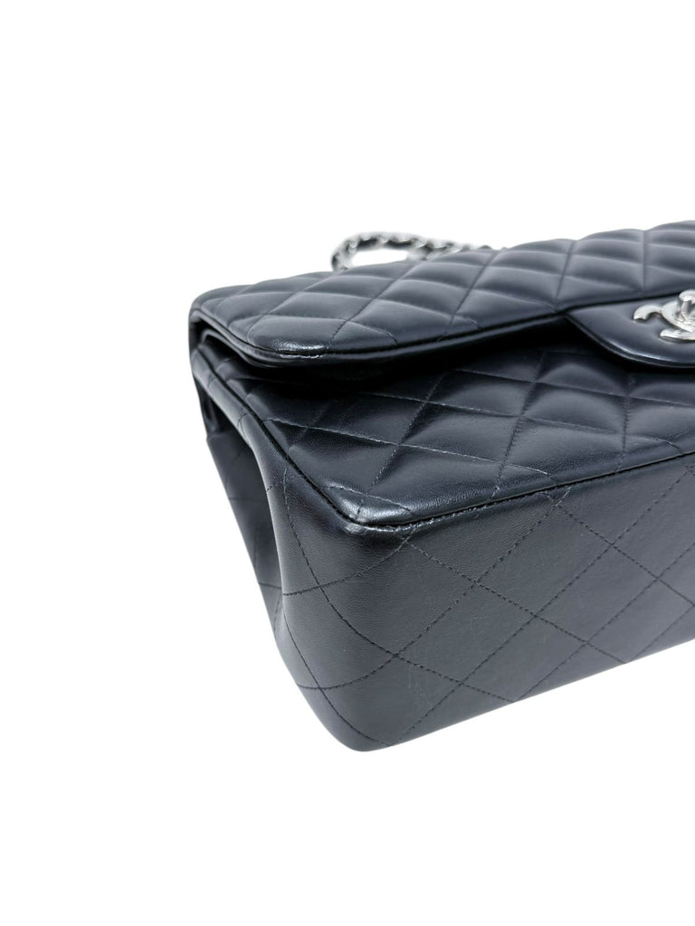 Clásica Jumbo Lambskin Negra