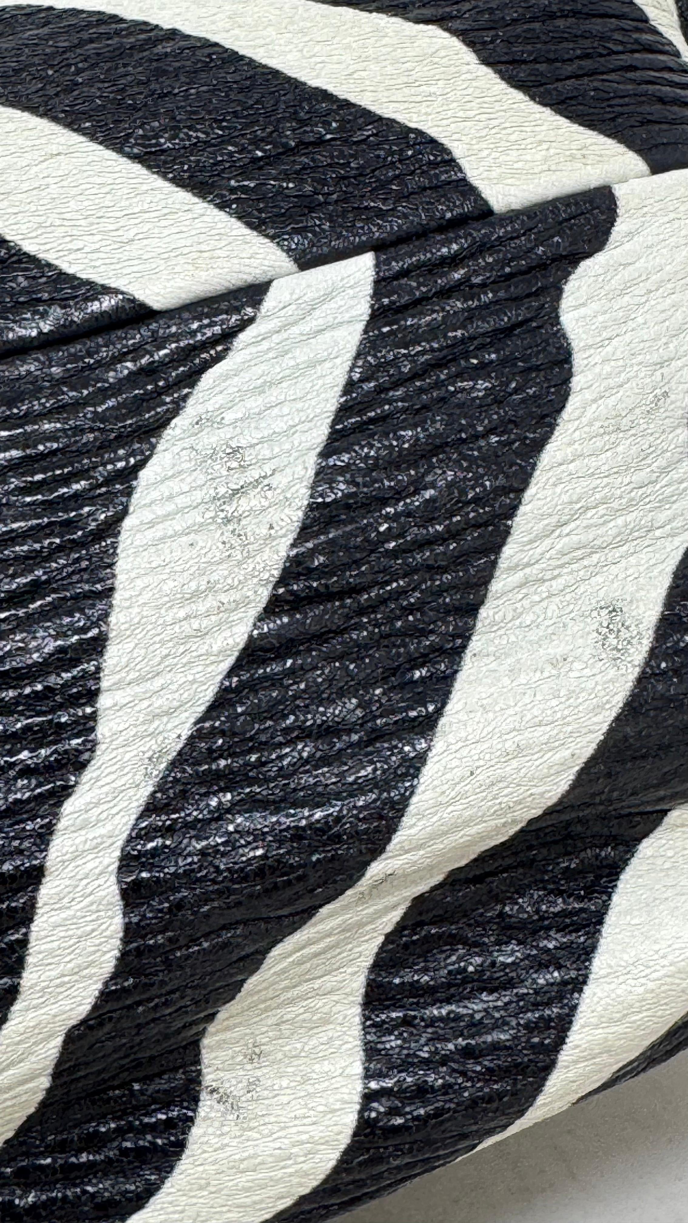 Chain Pouch Zebra