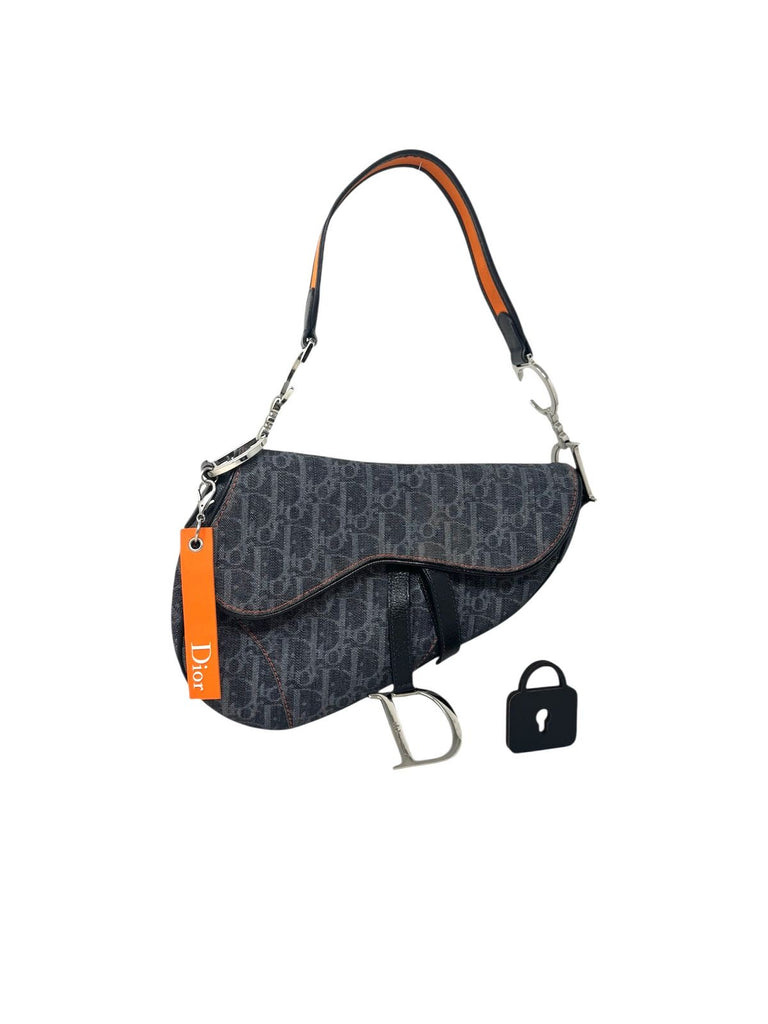 Saddle Remove Before Flight Bag