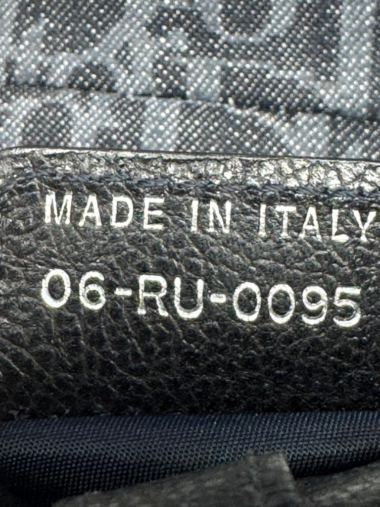 Saddle Remove Before Flight Bag