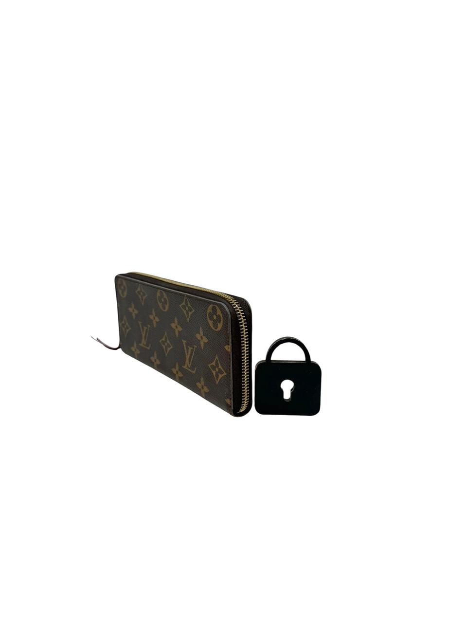 Cartera Monogram