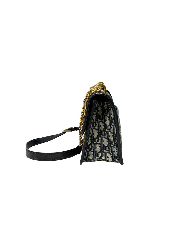 30 Montaigne