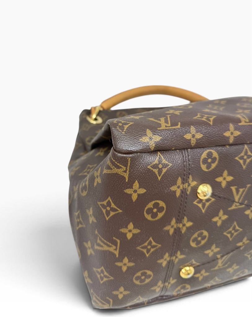 Artsy Monogram MM