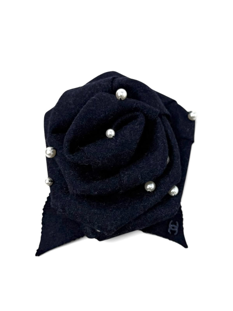 Camelia Broche