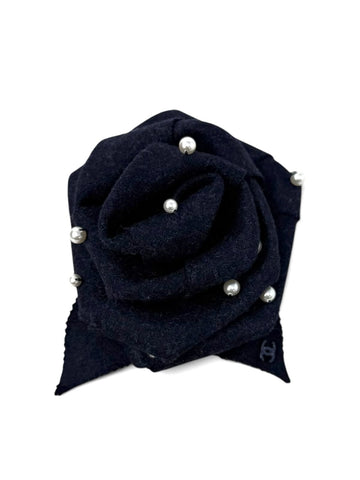 Camelia Broche